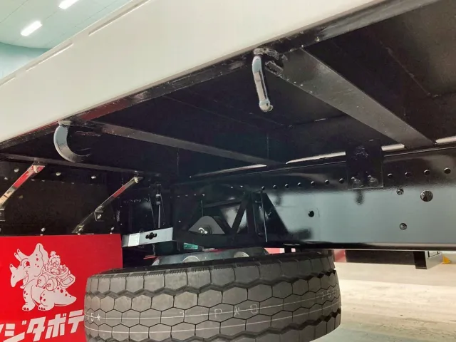 シャーシとネタの状態です。(縦ネタ・横ネタは鉄製です)|三菱 スーパーグレート 2PG-FS80VZの写真6