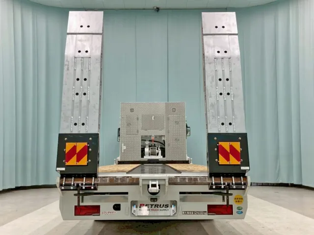 歩みはオートスライド機能付きです。(歩みを広げた状態です)|三菱 スーパーグレート 2PG-FS80VZの写真15