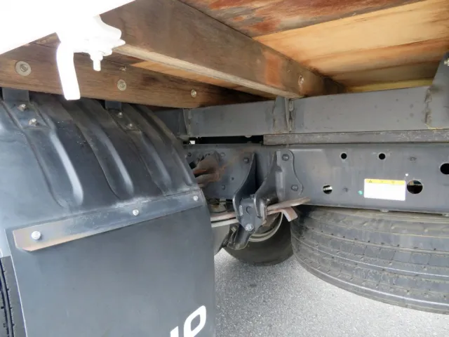 シャーシとネタの状態です。（縦ネタは鉄製・横ネタは木製です）|日野 レンジャー 2KG-FC2ABA(2WD)の写真5