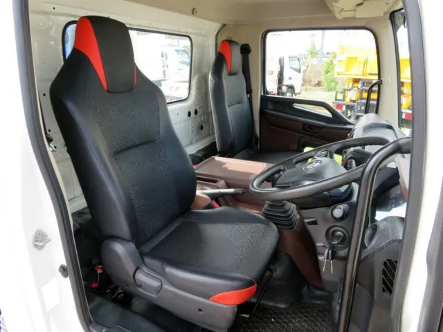 運転席座面にヘタリがあります。|日野 レンジャー 2KG-FC2ABA(2WD)の写真6