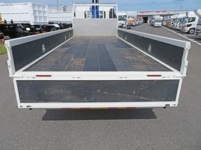 床板に補修箇所があります。（補修・ソリ・軽い歪みがあります）|日野 レンジャー 2KG-FC2ABA(2WD)の写真10