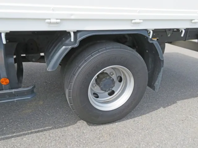 リアフェンダーは樹脂製です。|日野 レンジャー 2KG-FC2ABA(2WD)の写真20