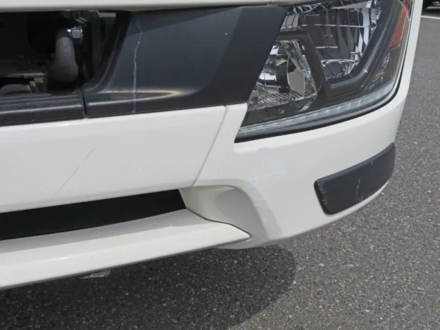 フロントバンパー助手席側にキズ・スレがあります。（塗装補修がされています）|日野 レンジャー 2KG-FC2ABA(2WD)の写真25