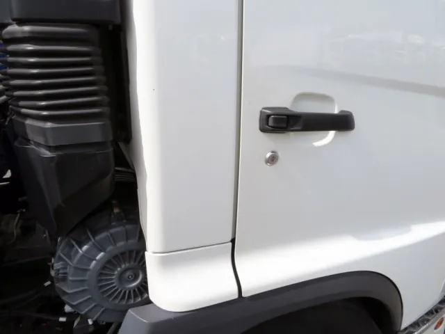 運転席側ドアに細かいキズがあります。|日野 レンジャー 2KG-FC2ABA(2WD)の写真27