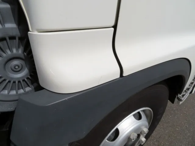 運転席側ドア下部に細かいキズがあります。|日野 レンジャー 2KG-FC2ABA(2WD)の写真28