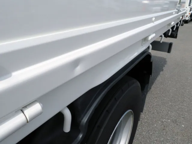 あおりに軽いヘコミがあります。|日野 レンジャー 2KG-FC2ABA(2WD)の写真49