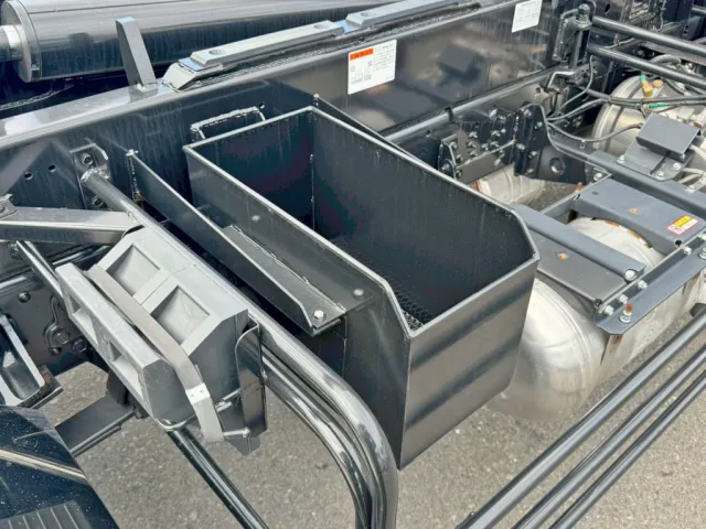 運転席側中央部にりん木入れが付いています。|三菱 ファイター 2KG-FK72FZの写真13