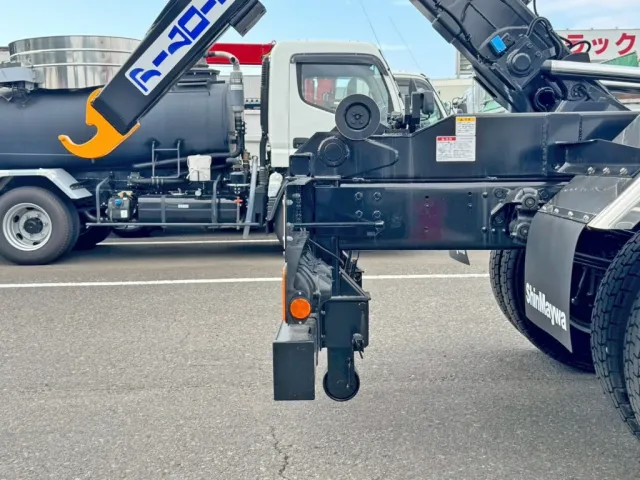 ジャッキは手動式です。|三菱 ファイター 2KG-FK72FZの写真15