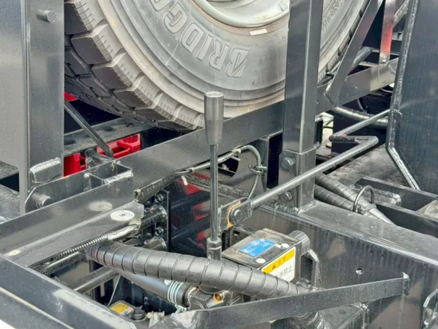 クレーンとアームロールの油圧の切り替えレバーです。|三菱 ファイター 2KG-FK72FZの写真20