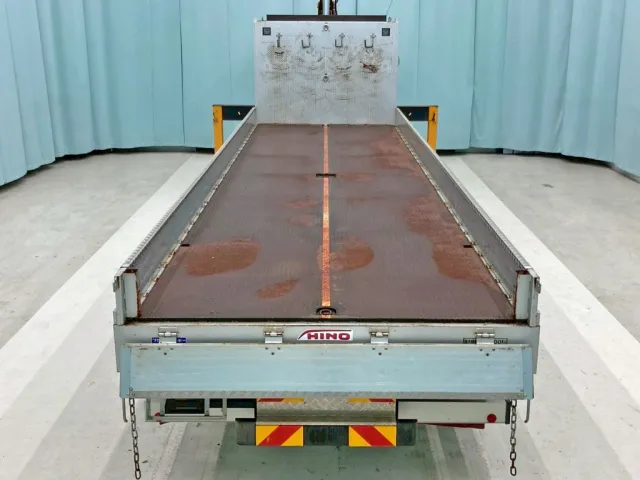 床は鉄板張りです。|日野 プロフィア 2DG-FR1AHGの写真9