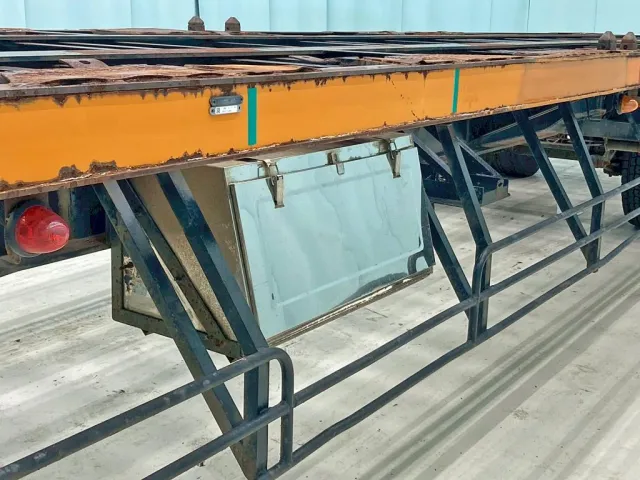 助手席側にステンレス製の工具箱が付いています。|日通  NT2142Cの写真30