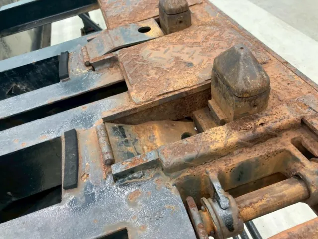 ツイストロックの蓋がめり込んでいます。|日通  NT2142Cの写真35