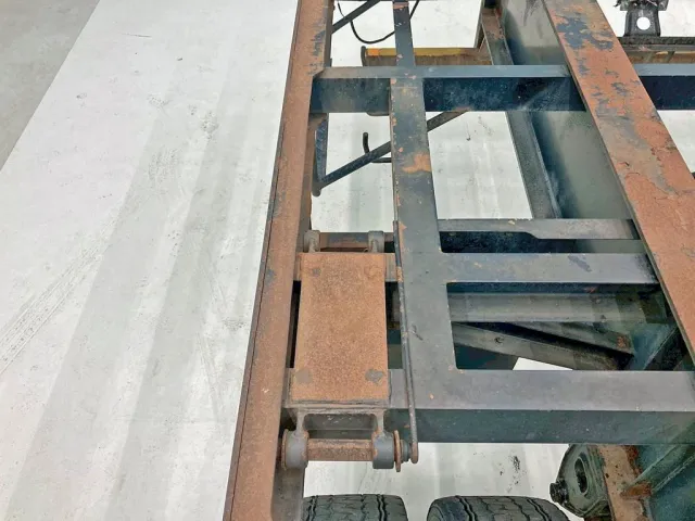 運転席側後方の緊締装置が欠品しています。（拡大図）|日通  NT2142Cの写真40