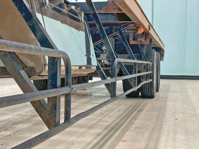 助手席側サイドバンパーに曲がりがあります。|日通  NT2142Cの写真42