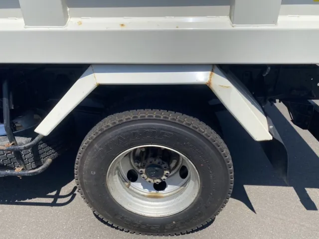 助手席側リヤフェンダーに曲がりキズが有ります。|日野 レンジャー 2KG-FC2ABA(2WD)の写真19