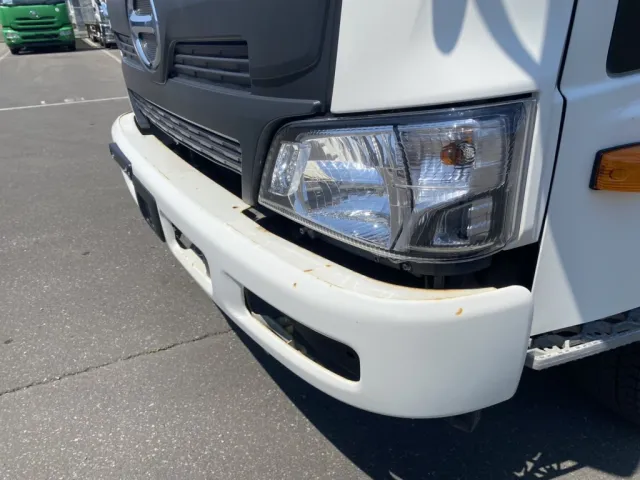 フロントバンパーにキズ錆が有ります|日野 レンジャー 2KG-FC2ABA(2WD)の写真22