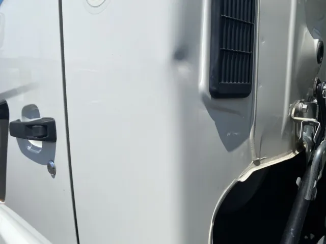 助手席側後部に凹が有ります|日野 レンジャー 2KG-FC2ABA(2WD)の写真30