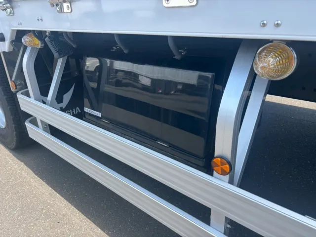 運転席側に工具箱が付いています。|日野 プロフィア 2DG-FS1AHCの写真20