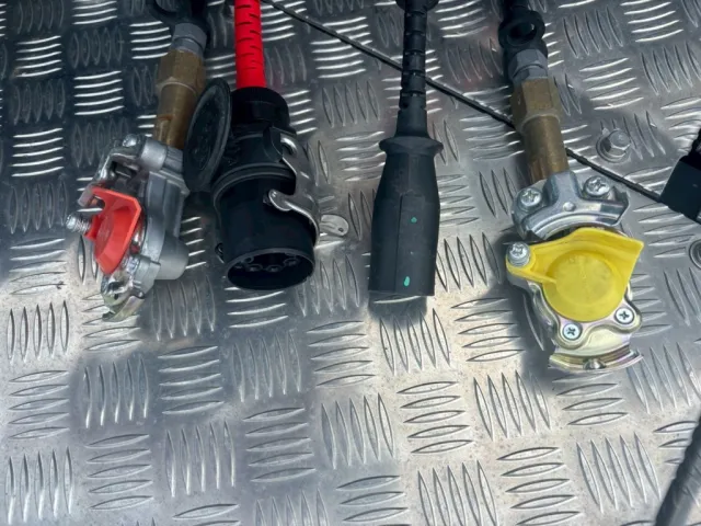 接続コネクター類です。|三菱 スーパーグレート 2RG-FP84VERの写真12