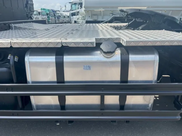 燃料タンクは400Lです。|三菱 スーパーグレート 2RG-FP84VERの写真15