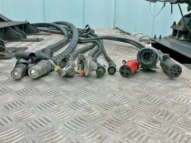 接続コネクター類です。|UDトラックス クオン 2PG-GK5AADの写真12