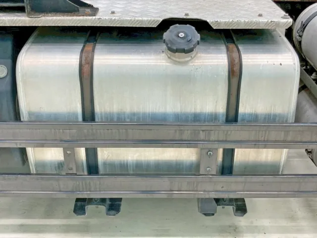 燃料タンクは400Lアルミ製です。|UDトラックス クオン 2PG-GK5AADの写真18