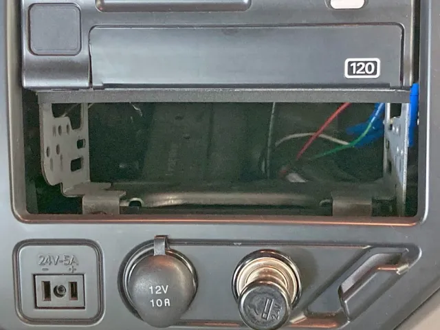 コンソールボックスが欠品しています。|UDトラックス クオン 2PG-GK5AADの写真19