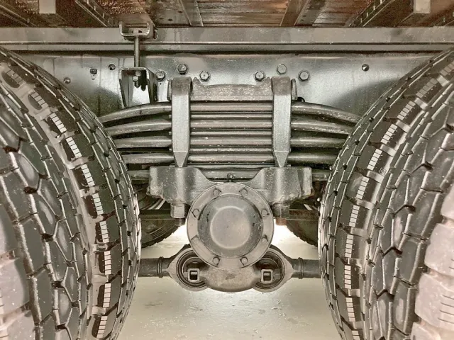 リーフサスです。|三菱 スーパーグレート 2KG-FS70HZの写真5