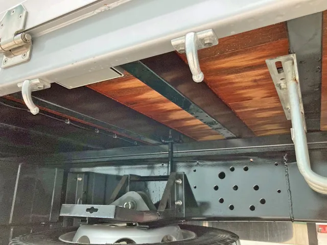 シャーシとネタの状態です。(縦ネタ・横ネタは鉄製です)|三菱 スーパーグレート 2KG-FS70HZの写真6