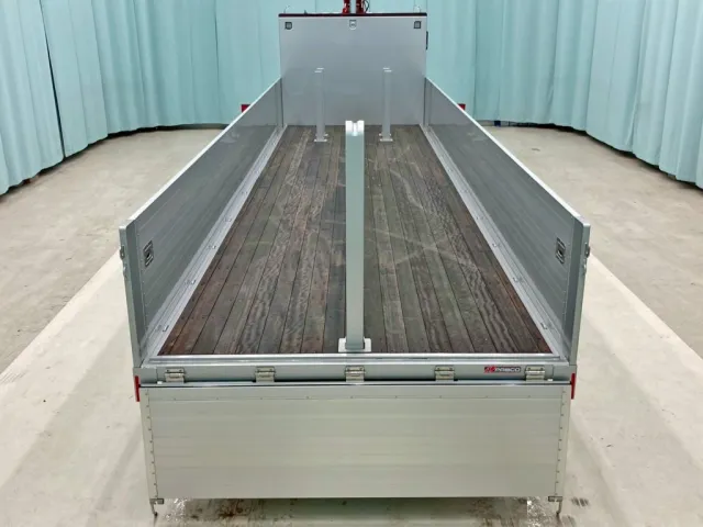 床は板張りです。|三菱 スーパーグレート 2KG-FS70HZの写真8