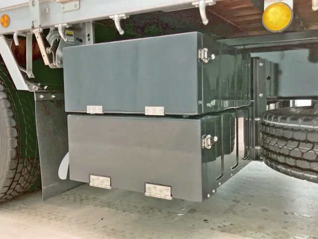 ボディー後方にりん木入れが付いています。|三菱 スーパーグレート 2KG-FS70HZの写真12