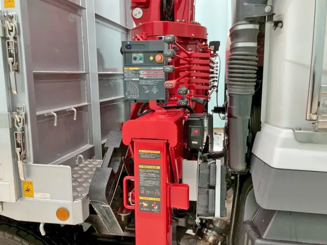 クレーンの操作レバーです。|三菱 スーパーグレート 2KG-FS70HZの写真14