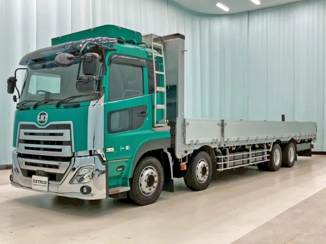 フロント周り、メッキパーツで飾っています。|UDトラックス クオン 2PG-CG5CEの写真1