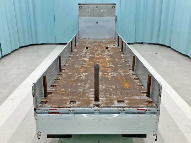 床は鉄板張りです。|UDトラックス クオン 2PG-CG5CEの写真10