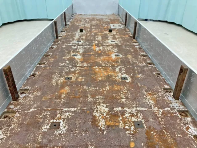 スタンション穴が付いています。(フタが固着しています)|UDトラックス クオン 2PG-CG5CEの写真12