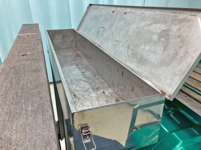 ステンレス製のシートデッキの状態です。|UDトラックス クオン 2PG-CG5CEの写真15