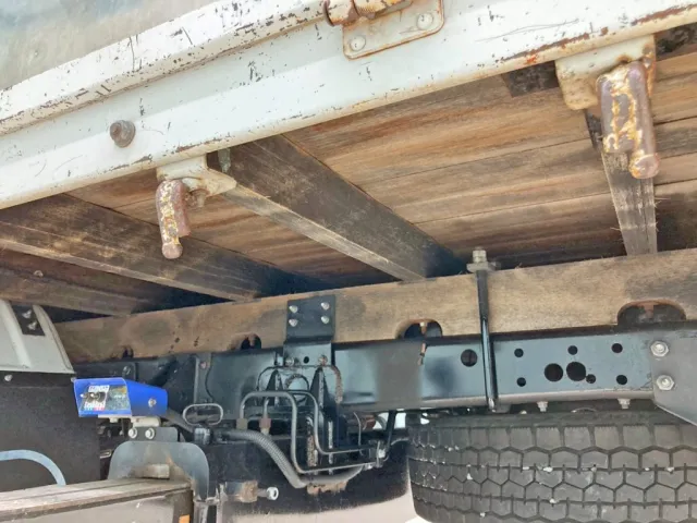シャーシとネタの状態です。(縦ネタ・横ネタは木製です)|いすゞ フォワード TKG-FRR90S2(2WD)の写真6