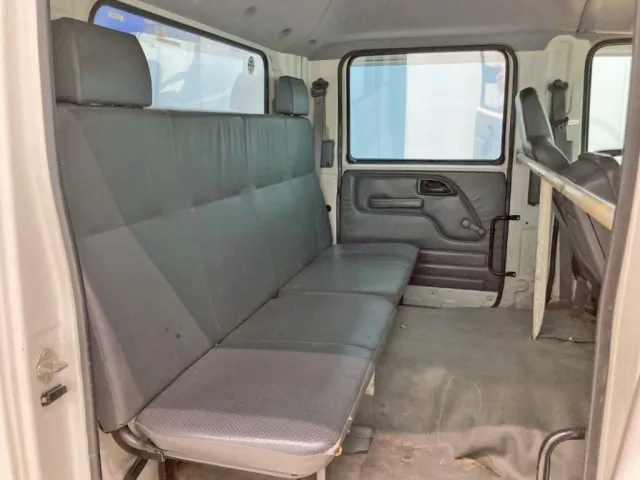 乗車定員は7名です。(後席は4名乗車です)|いすゞ フォワード TKG-FRR90S2(2WD)の写真11