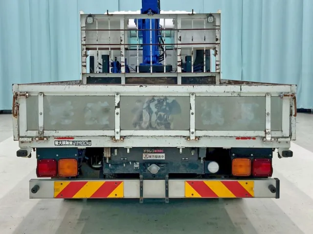 リヤアオリにシールはがし跡が付いています。|いすゞ フォワード TKG-FRR90S2(2WD)の写真19