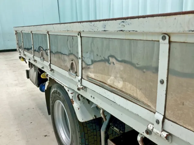 運転席側アオリに引きキズ・反り 及び シールはがし跡があります。|いすゞ フォワード TKG-FRR90S2(2WD)の写真22