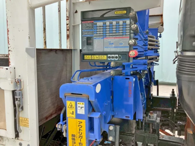 アウトリガーは差し違い式です。|いすゞ フォワード TKG-FRR90S2(2WD)の写真24