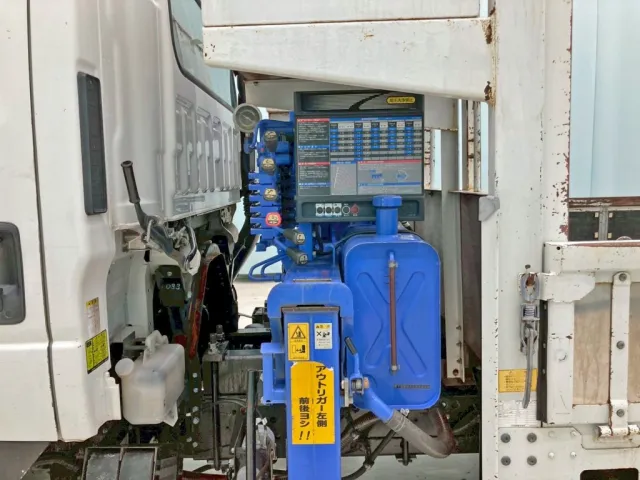 クレーンの操作レバーです。|いすゞ フォワード TKG-FRR90S2(2WD)の写真25
