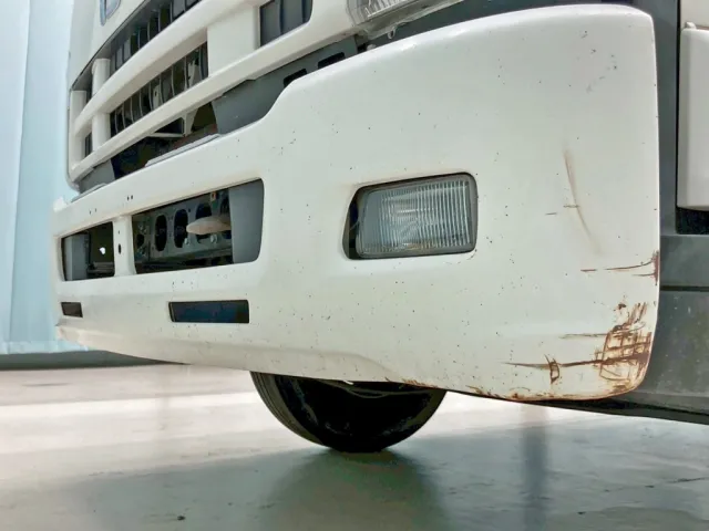 フロントバンパー助手席側に引きキズがあります。|いすゞ フォワード TKG-FRR90S2(2WD)の写真31