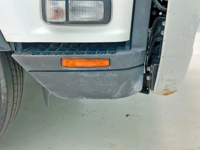 運転席側ステップカバーに割れがあります。|いすゞ フォワード TKG-FRR90S2(2WD)の写真33