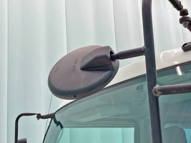 フロントアンダーミラー取り付け部に割れがあります。|いすゞ フォワード TKG-FRR90S2(2WD)の写真36