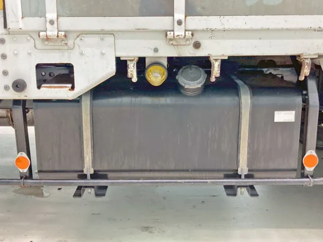 燃料タンクは200Lです。|いすゞ フォワード TKG-FRR90S2(2WD)の写真40