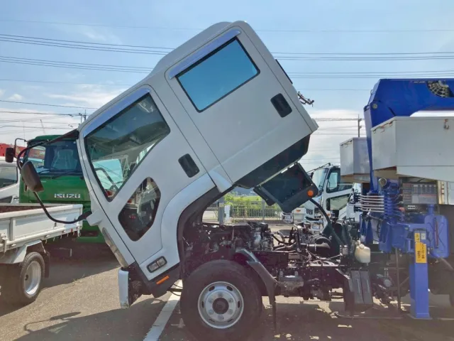 キャブチルトは電動式です。|いすゞ フォワード TKG-FRR90S2(2WD)の写真47