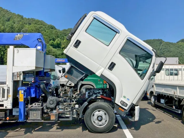 キャブチルトは電動式です。|いすゞ フォワード TKG-FRR90S2(2WD)の写真48