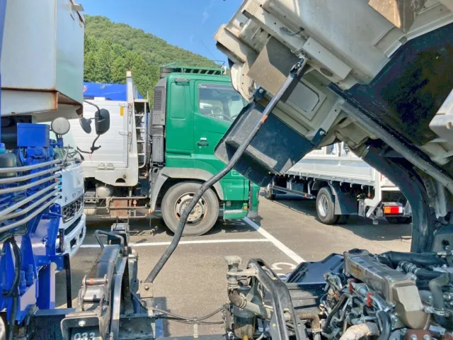 つっかえ棒付きです。|いすゞ フォワード TKG-FRR90S2(2WD)の写真49