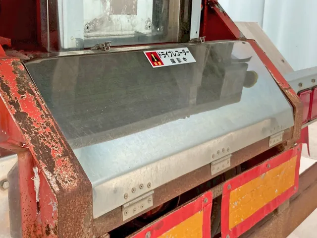 リヤ中央に物入れが付いています。|コダイラ  KDL225Cの写真15